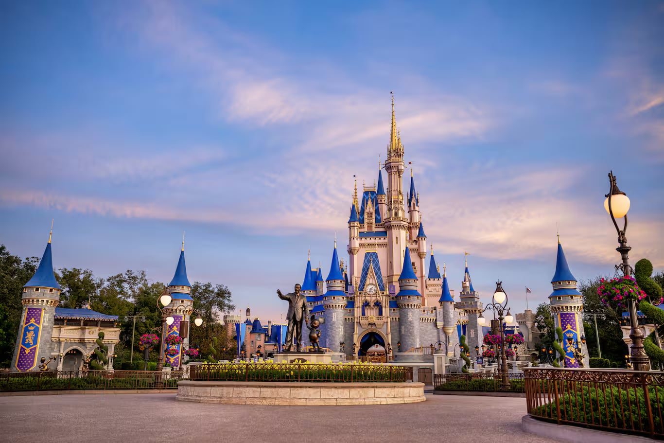 Magic Kingdom - Theme park with 1 attractions